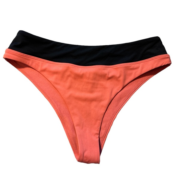 Cute matching bikini - Picture 4 of 5